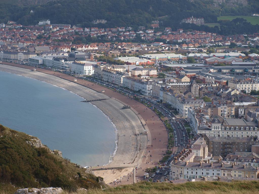 Anglesey House Bed and Breakfast Llandudno Esterno foto